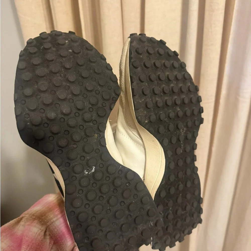 New Balance Cream and Black Sneakers - Picture 2 of 2